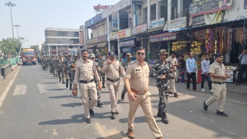 गढ़ाकोटा में पुलिस प्रशासन ने निकाला फ्लैग मार्च