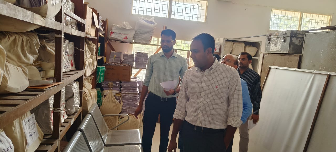 कलेक्टर अधिकारी कारण बताओ नोटिस