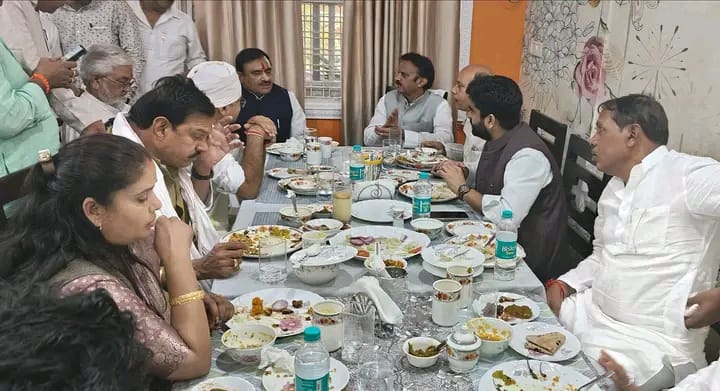 प्रभारी मंत्री