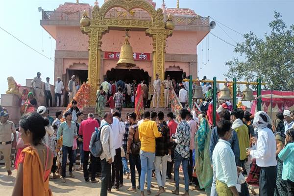 दतिया के मां रतनगढ़ माता मंदिर मेले