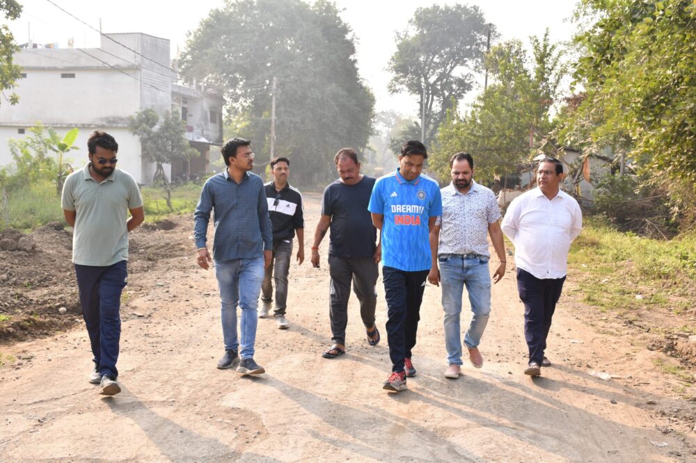 सागर को साफ-स्वच्छ, सुंदर और व्यवस्थित बनाने हेतु निगमायुक्त श्री राजकुमार खत्री ने सुबह-सुबह शहर का निरीक्षण कर आवश्यक दिशा निर्देश दिये