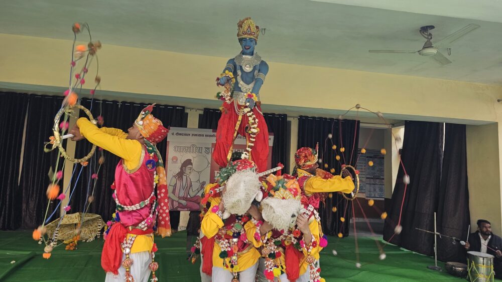 संभाग स्तरीय समूह नृत्य प्रतियोगिता में शासकीय कला एवं वाणिज्य महाविद्यालय प्रथम तथा भाषण प्रतियोगिता में शासकीय महाविद्यालय बड़ामलहरा प्रथम रहा