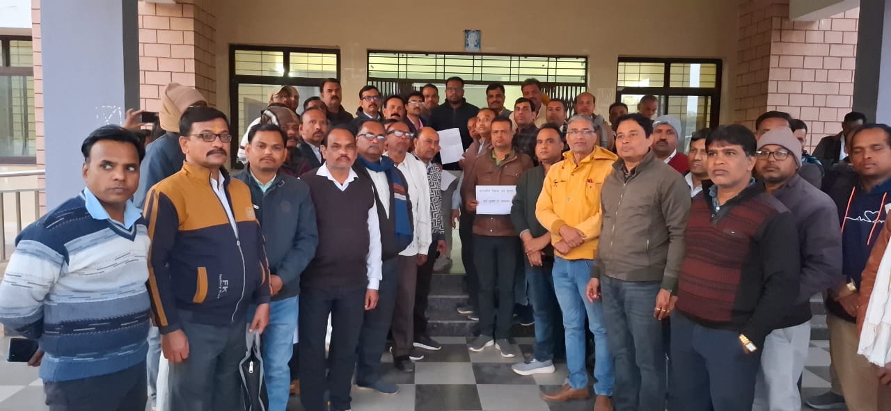 शिक्षकों ने की सुरक्षा की मांग