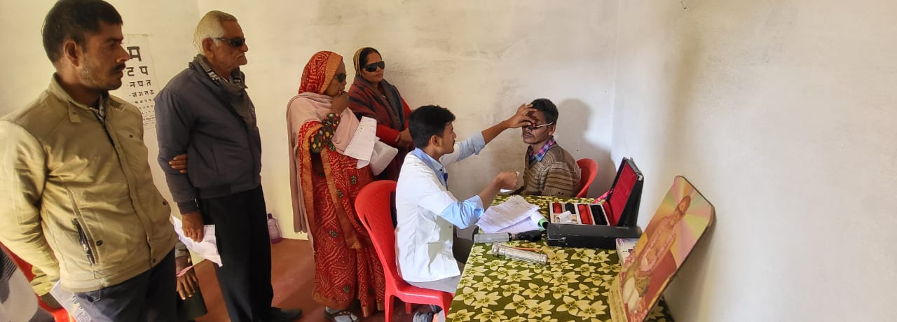 चना टोरिया में विशाल नेत्र परीक्षण शिविर का हुआ आयोजन