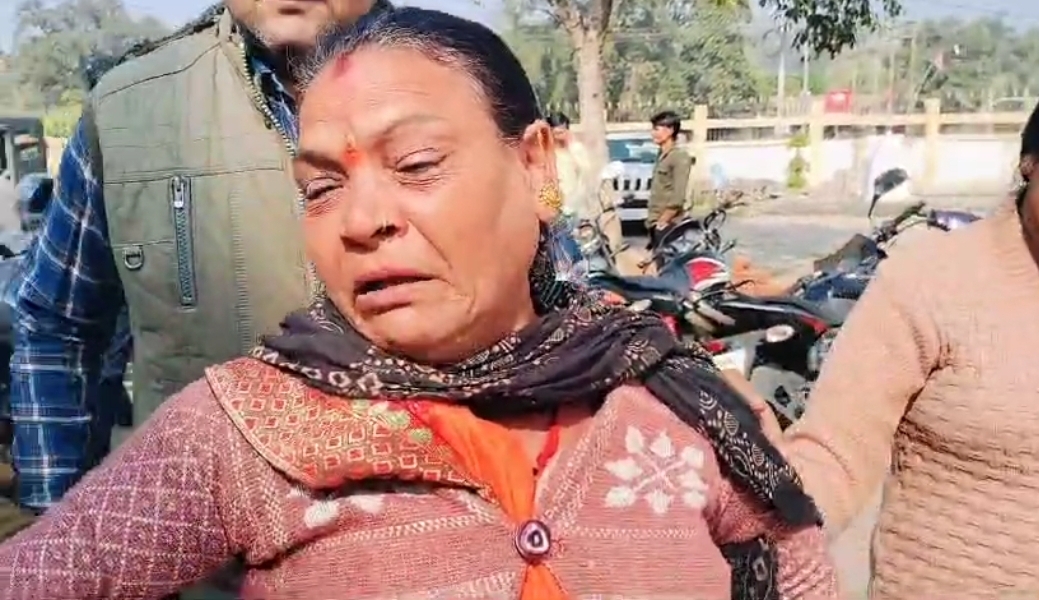 सागर कलेक्ट्रेट परिसर में महिला ने की फांसी लगाने की कोशिश