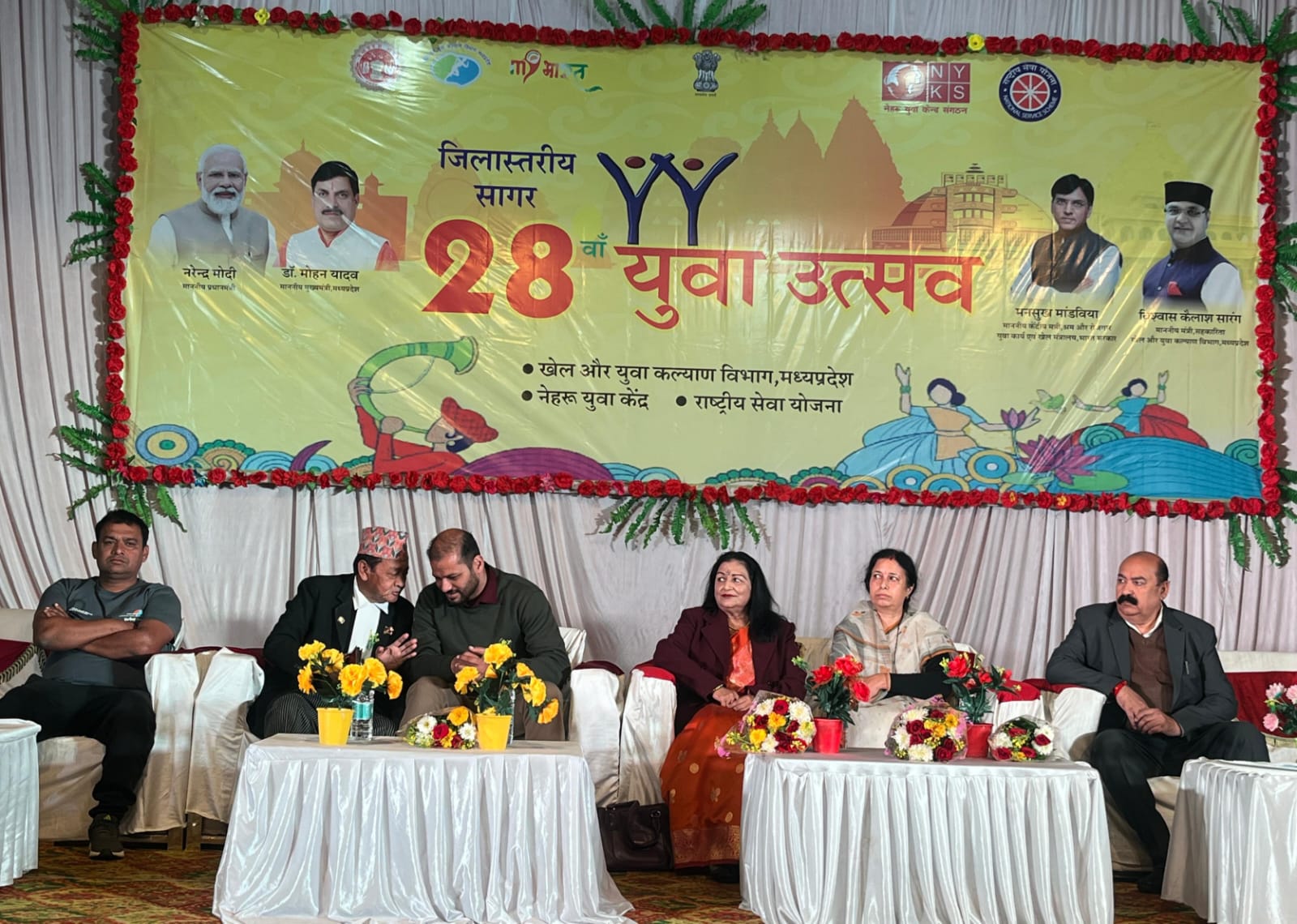 महापौर ने खेल एवं युवक कल्याण विभाग द्वारा आयोजित जिला स्तरीय युवा उत्सव का शुभारंभ किया