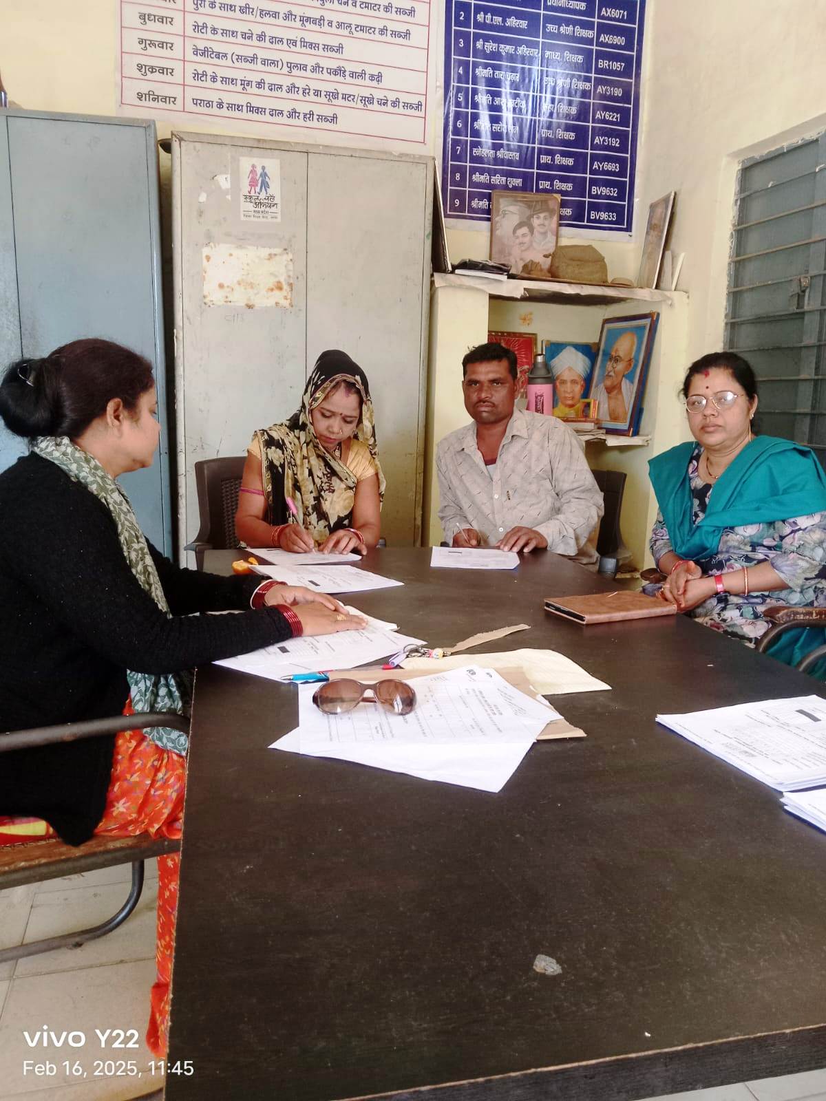 साक्षरता मिशन में राहतगढ़ में पति-पत्नि ने परीक्षा में शामिल"