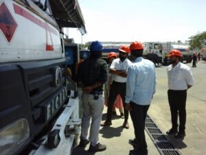 पेट्रोल-डीजल आपूर्ति को लेकर डिपो में बैठक आयोजित,एसडीएम ने डिपो प्लांट का किया निरीक्षण